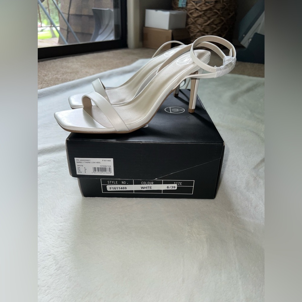 MISSGUIDED Barley There Low Heel